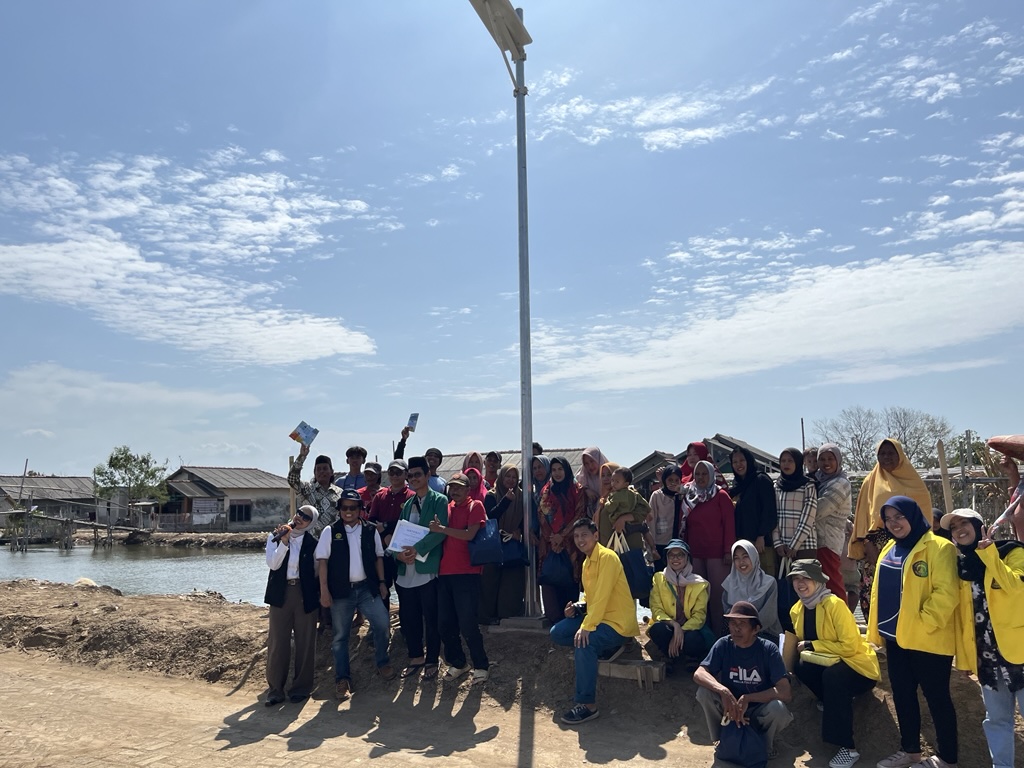 Bantuan Pemasangan Pembangkit Listrik Tenaga Surya (PLTS) 100 Wp